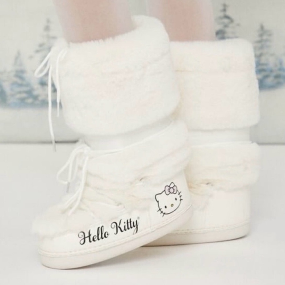 Hello Kitty Fluffy White Winter Boots